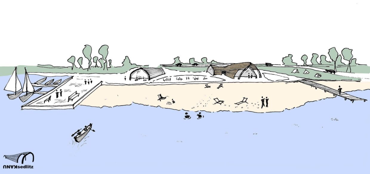 Skizzenhafte Darstellung des "Kanus" und Umgebung. Farbige Darstellung des Wassers und Strands sowie dem Wald im Hintergrund.