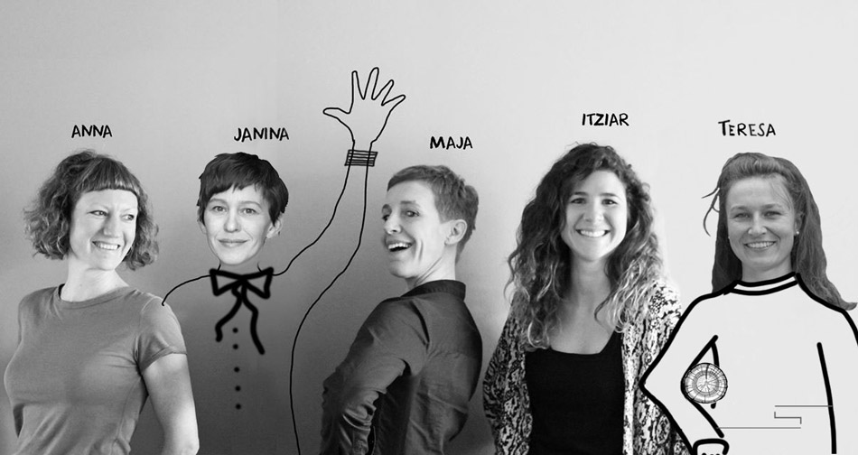 Schwarz-weiß Foto von Anna, Janina, Maja, Itziar und Teresa. Bild geht bis zur Unterseite des Oberkörpers wobei dieser von Janina und Teresa nur skizzenhaft gezeichnet ist.