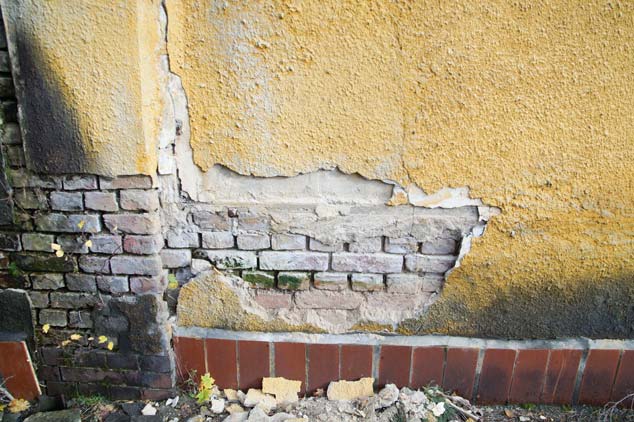 INFA-HEIZ_Putzschichten Die Putzschichten am Gebäude der ehemaligen Reithalle