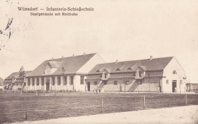 Reithalle-Westfassade-Infanterieschule historische Aufnahme des ehemaligen Stallgebäudes der Infanterieschule Wünsdorf