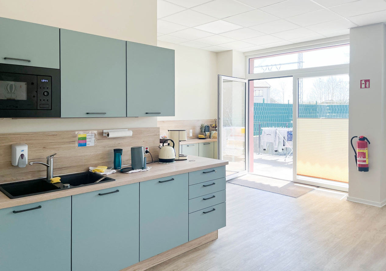 BAHN5-17_Küche_cubus-plan Innenansicht des gemeinschaftlichen Küchenbereichs nach dem Umbau.