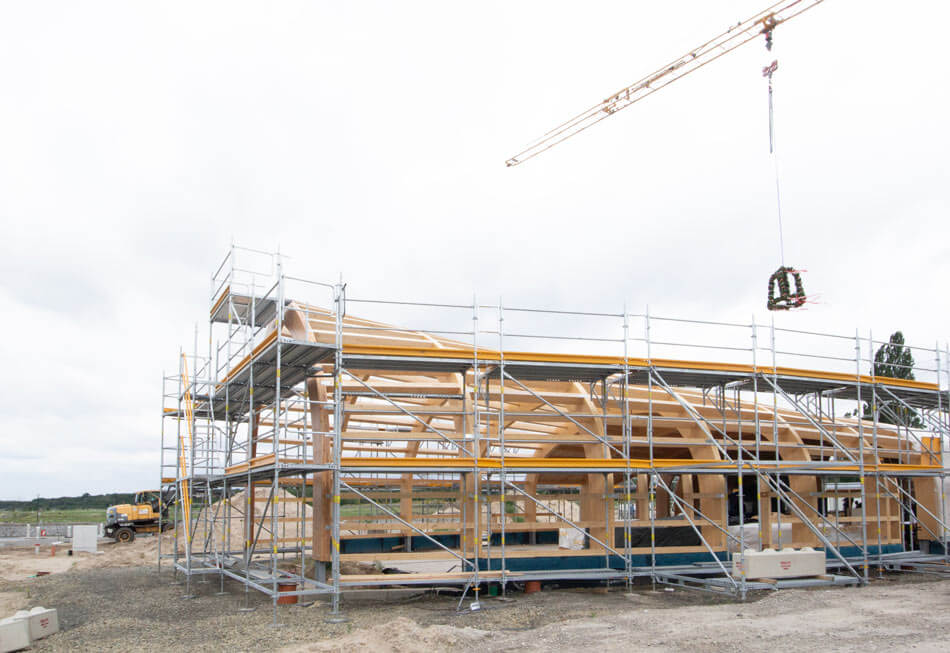 SEDL_Richtfest_cubus-plan Ansicht des Kanus beim Richtfest mit Richtkranz.